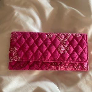 Vera Bradley Trifold Wallet Stamped Pink Paisley Excellent condition!